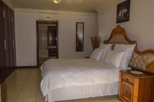 Giường trong phòng chung tại Emangunini Guest house