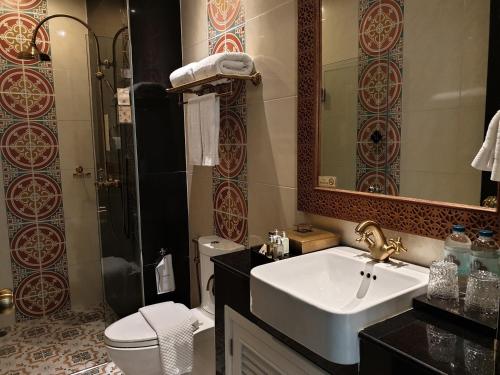 ห้องน้ำของ The Grand Morocc Hotel