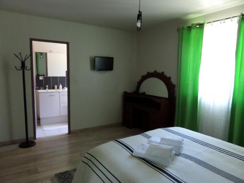 Ένα ή περισσότερα κρεβάτια σε δωμάτιο στο Chambre d'hotes ronquer