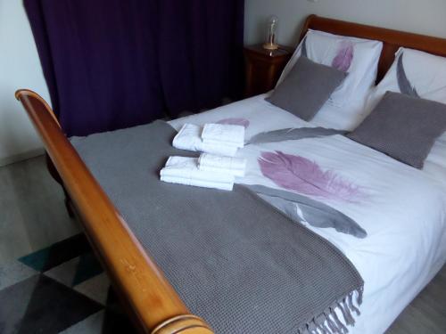 Ένα ή περισσότερα κρεβάτια σε δωμάτιο στο Chambre d'hotes ronquer