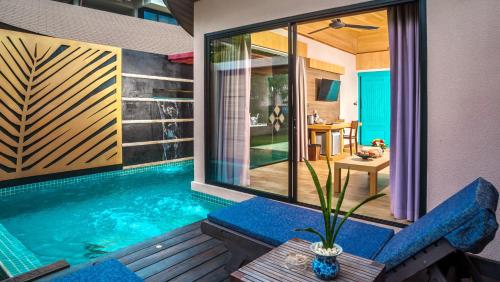 Bazén v ubytování Weekender Resort nebo v jeho okolí