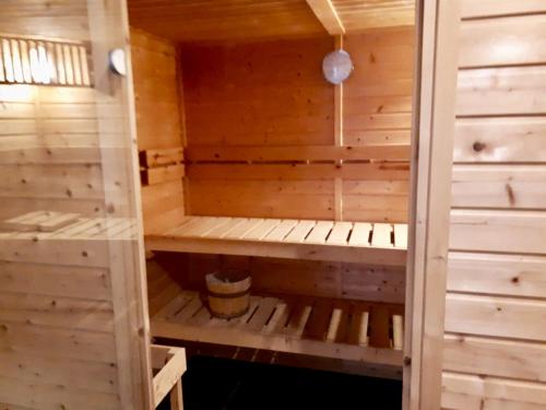 a sauna in a wooden cabin with wooden walls at Villa Martensplek met sauna in Tiendeveen