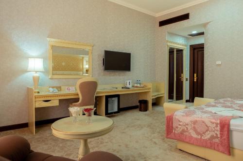 Televisyen dan/atau pusat hiburan di DiliMah Premium Luxury