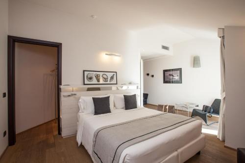 Postel nebo postele na pokoji v ubytování Hotel Ariston & Apartments