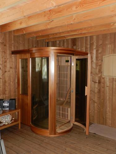 a room with a revolving door in a house at Gîte Wellness "Le Poirier" in Durbuy
