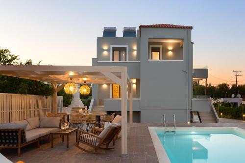 Piscina di Anesis Villa, with Private Pool & BBQ, By ThinkVilla o nelle vicinanze