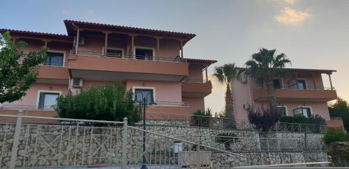 Το κτήριο όπου στεγάζεται  το ξενοδοχείο