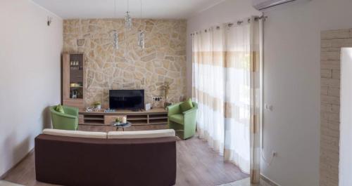 Μια τηλεόραση ή/και κέντρο ψυχαγωγίας στο Holiday Home Lucić