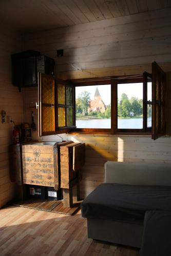 a room with a bed and a window in a cabin at Pływający Domek in Przywidz