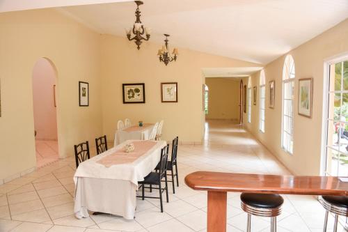 a dining room with a table and chairs at Uyuca Vista Family Villa in Tegucigalpa