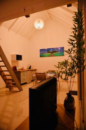 Ruang duduk di Bungalow Bambou