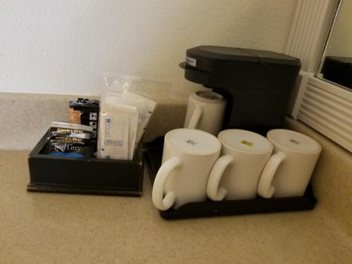 a coffee maker and three coffee cups on the floor at Twin Peaks Lodge & Hot Springs in Ouray