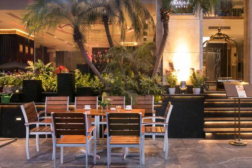 Restoran atau tempat lain untuk makan di Grandiose Hotel & Spa