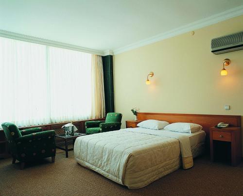 Ein Bett oder Betten in einem Zimmer der Unterkunft Kilyos Kale Hotel