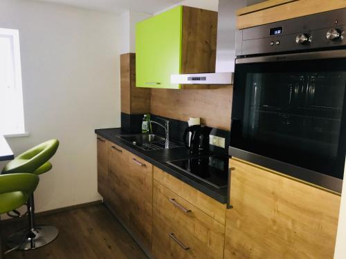 Kuchyň nebo kuchyňský kout v ubytování Schusterbrand Appartements
