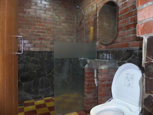 Koupelna v ubytování Jacatra Homestay
