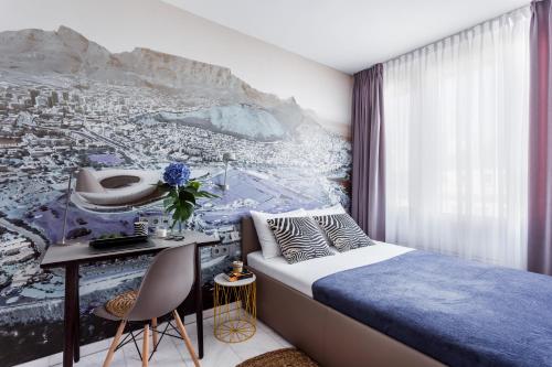 a bedroom with a mural of a city at Skyreach BizzStay - Wohnen am Main in Frankfurt/Main