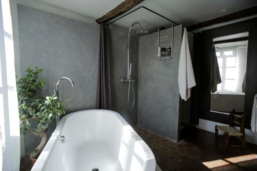 Phòng tắm tại la maison aux bonsais