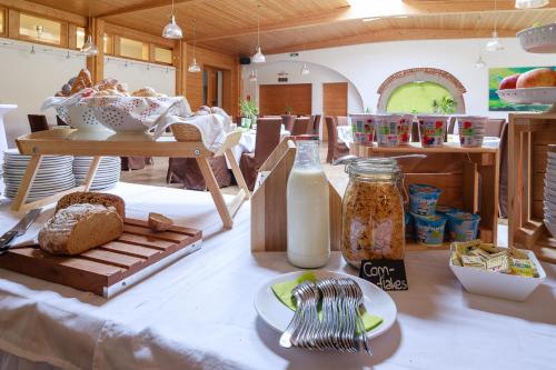 a table with bread and a bottle of milk on it at OG's Golf Lodge in Kematen an der Krems