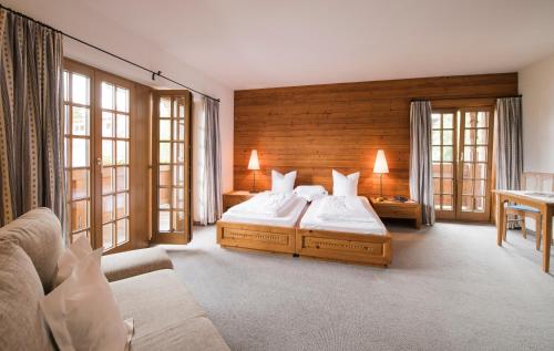 Un pat sau paturi într-o cameră la Landgasthof "Wilder Mann"