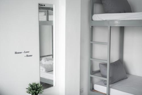 Ein Bett oder Betten in einem Zimmer der Unterkunft Studio 41 Salaya-Sai4