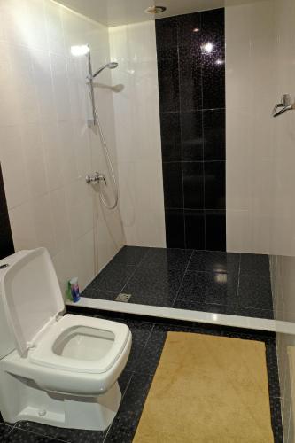 a bathroom with a white toilet and a shower at Chez Yvette in Garni