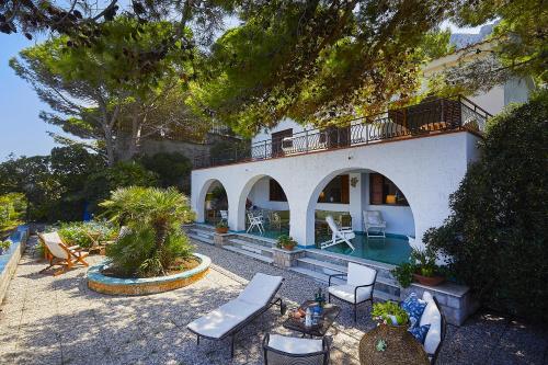 Κήπος έξω από το Villa Majus