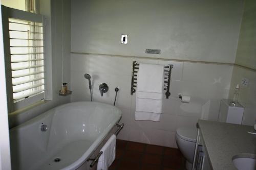 Ένα μπάνιο στο Klein Welmoed Luxury Guest House