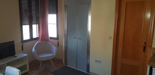 Una televisión o centro de entretenimiento en SLEEP TURIA apartamentos