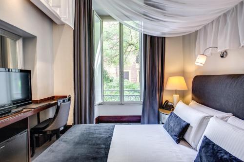 Postel nebo postele na pokoji v ubytování Hotel Giuggioli