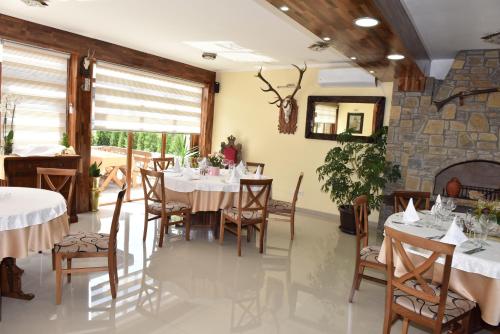 a dining room with a table and chairs at Hotel "VIR" in Velika Plana