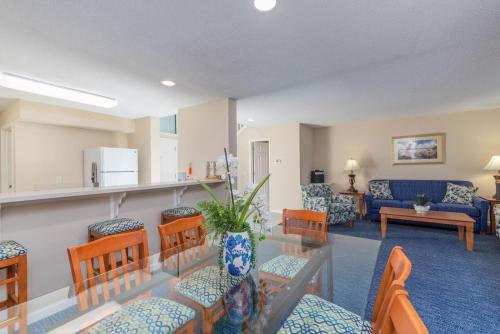 a living room with a couch and a table and chairs at Coral Reef Resort in Hilton Head Island
