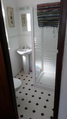 Ένα μπάνιο στο MyRoomz Golden Strand Hotel