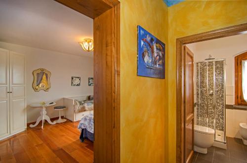 Kúpeľňa v ubytovaní La Casa Gialla A MONTIGNOSO