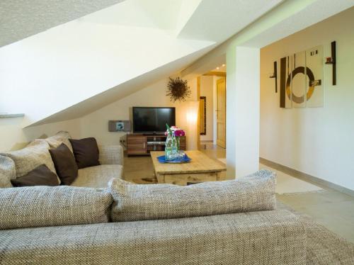 a living room with a couch and a tv at Ferienhof "Schoppa-Haisl" in Sonnen