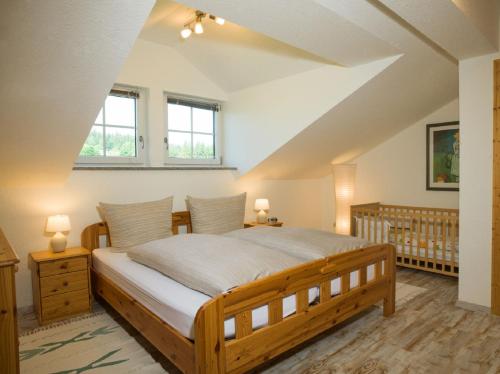 Un pat sau paturi într-o cameră la Ferienhof "Schoppa-Haisl"