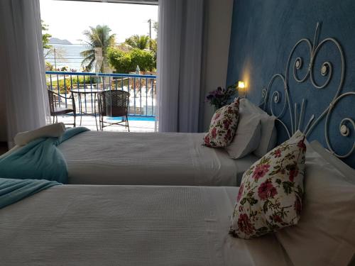 Postel nebo postele na pokoji v ubytování Coronado Beach Hotel