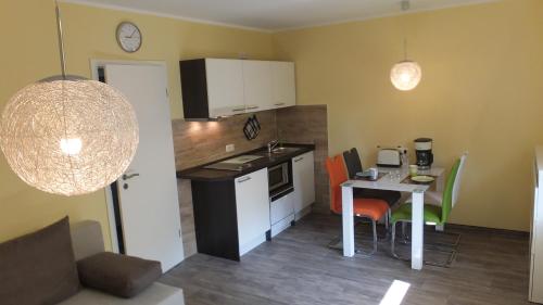 Kuchyň nebo kuchyňský kout v ubytování Ferienwohnung "Schonzeit"