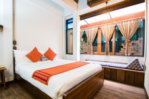 Un pat sau paturi într-o cameră la Pak Chiang Mai