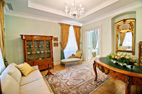 a living room with a couch and a table and a mirror at Willa Różana in Nałęczów