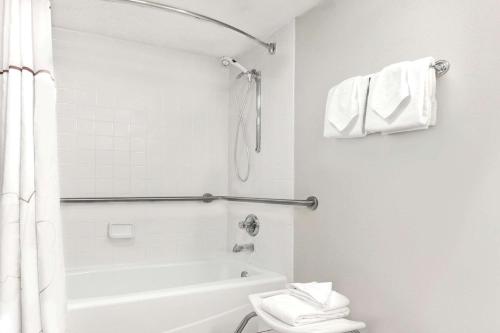 Craigshire Suites - Arlington – Photos 2