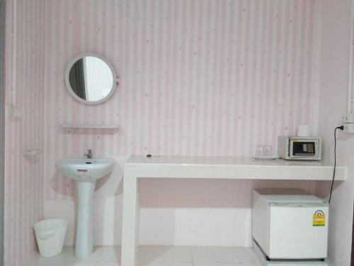 A bathroom at Rung Arun Resort