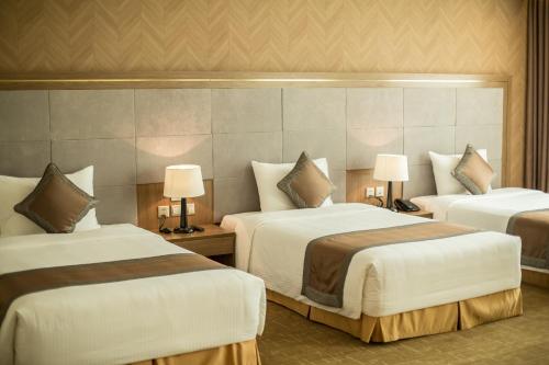 Giường trong phòng chung tại Muong Thanh Luxury Phu Tho