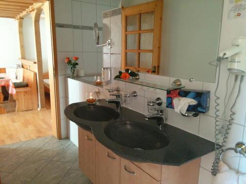 Kuchyň nebo kuchyňský kout v ubytování Hotel Kaltenbach