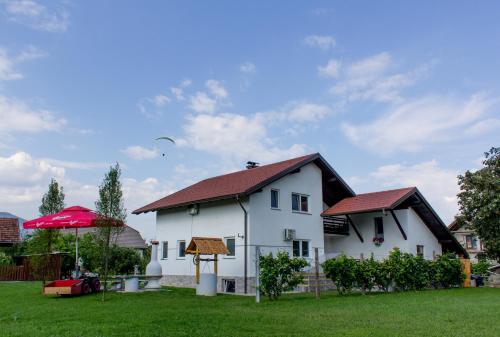 Κήπος έξω από το Hanzi Holiday Home