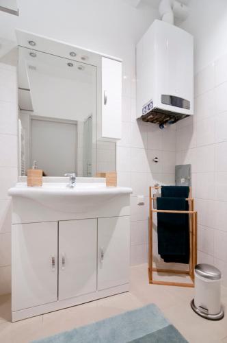 Stylish Self-Check-In Apartment With 2 Bedrooms