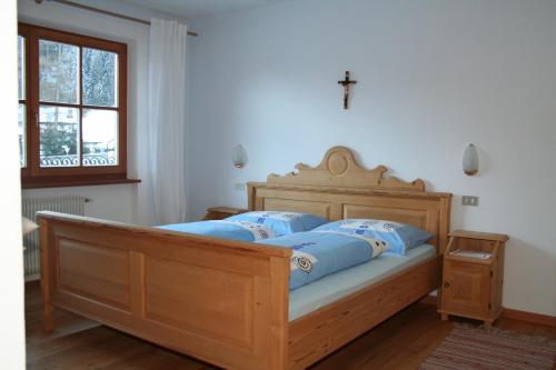 Un pat sau paturi într-o cameră la Appartement Ahrntal