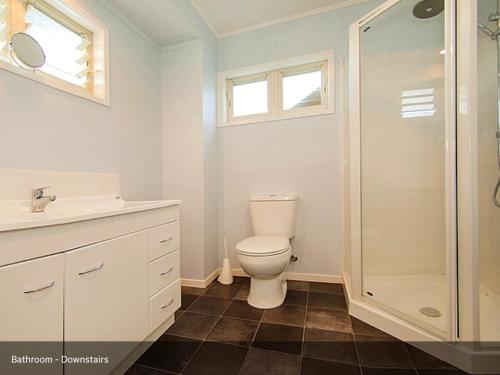 Bilik mandi di Pretty on Paku, Tairua - Cottage