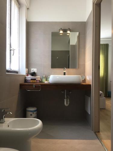 a bathroom with a sink and a mirror at Il Gatto Stanco B&B in Arona