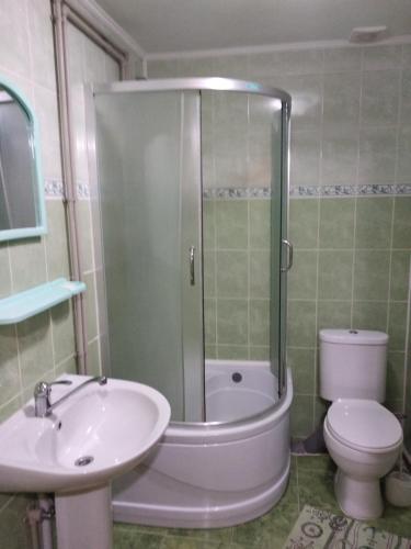 Ett badrum på Guest House Pid Lypamy